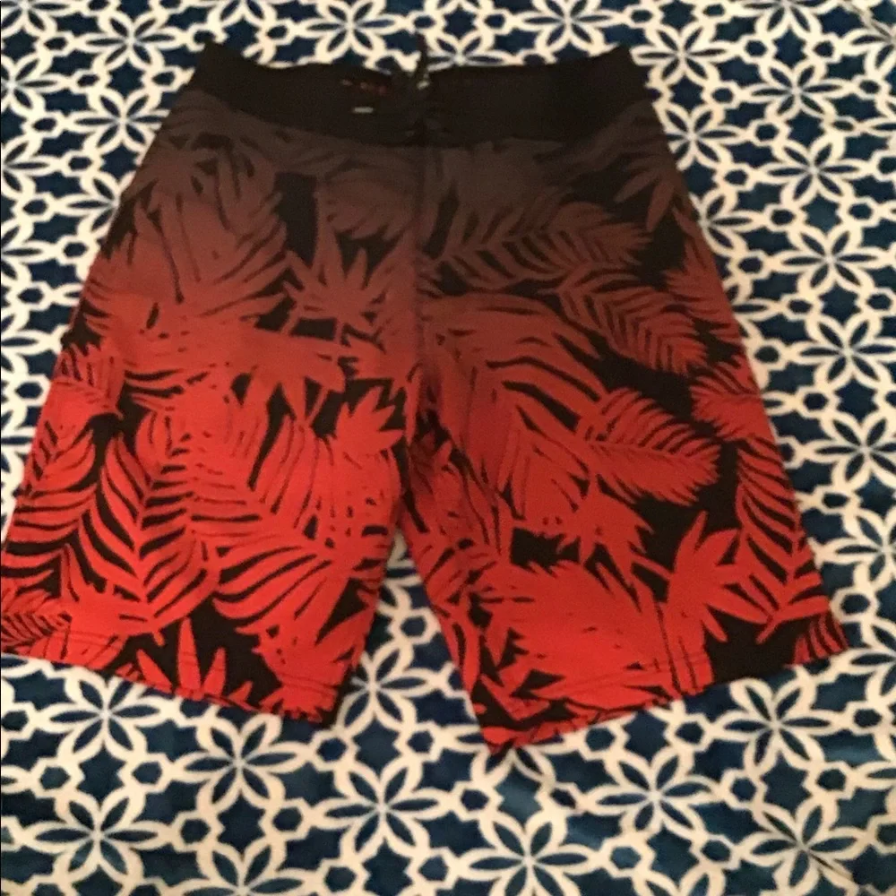 Old Navy board shorts California mens 30”waist black red cool designs 🏝️